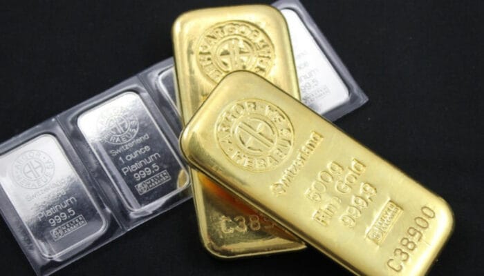 Kilau Investasi: Emas vs Perak, Mana yang Lebih Menjanjikan?