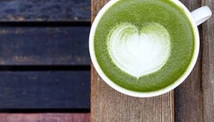 Kopi vs Matcha: Mana Pilihan Terbaik untuk Energi dan Fokus Harian Anda?