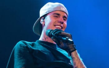 Nahas di Onewheel: Justin Bieber Cedera Parah di Tulang Rusuk, Rasakan Sakit Saat Tertawa 3 Nahas di Onewheel: Justin Bieber Cedera Parah di Tulang Rusuk, Rasakan Sakit Saat Tertawa