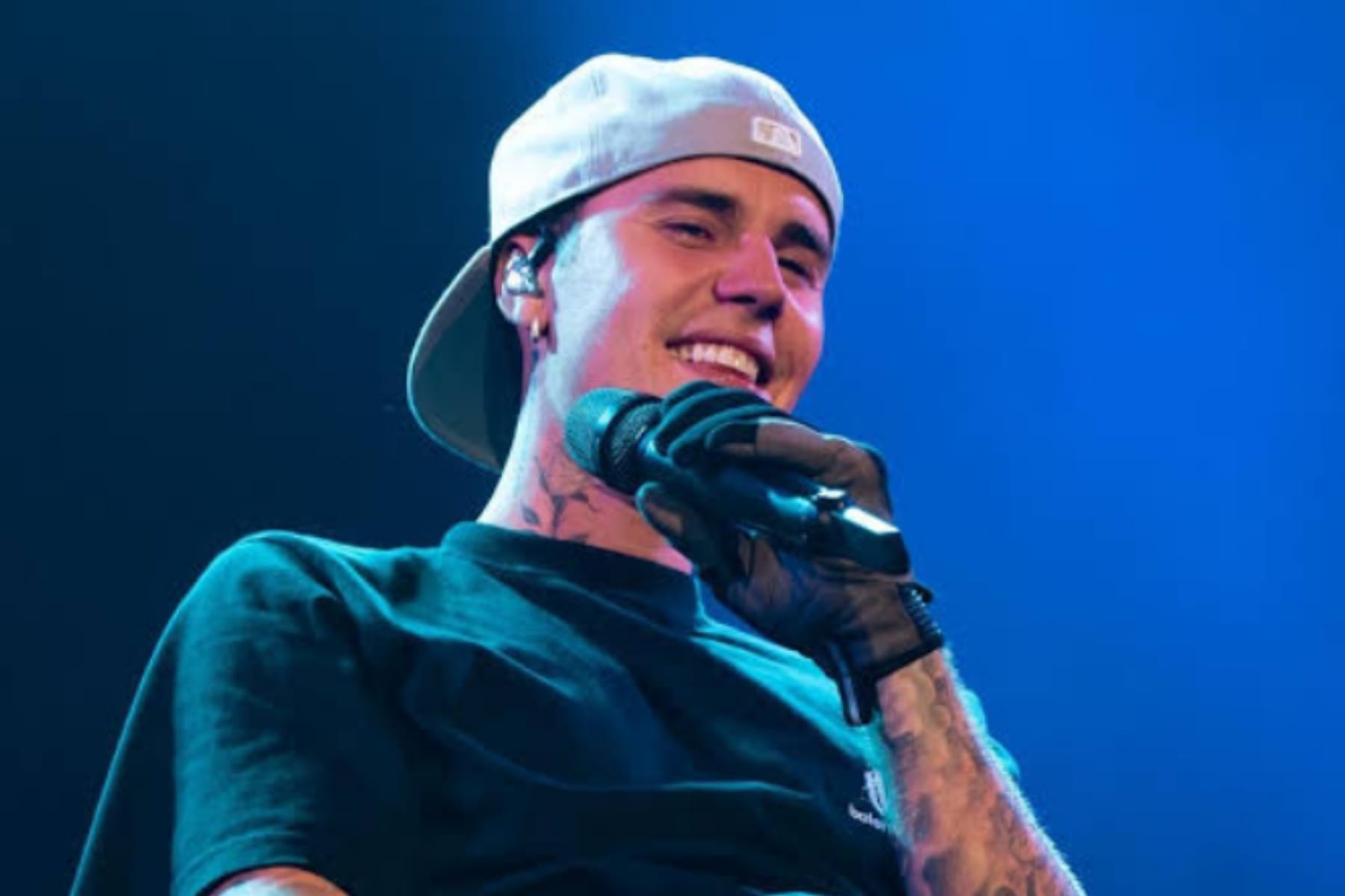 Nahas di Onewheel: Justin Bieber Cedera Parah di Tulang Rusuk, Rasakan Sakit Saat Tertawa 1 Nahas di Onewheel: Justin Bieber Cedera Parah di Tulang Rusuk, Rasakan Sakit Saat Tertawa