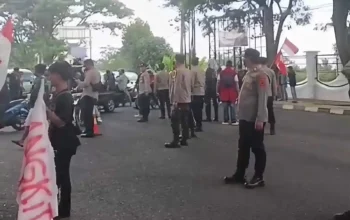 PKL dan Mahasiswa Cianjur Bersatu! Protes Relokasi Pasar Bomero ke DPRD
