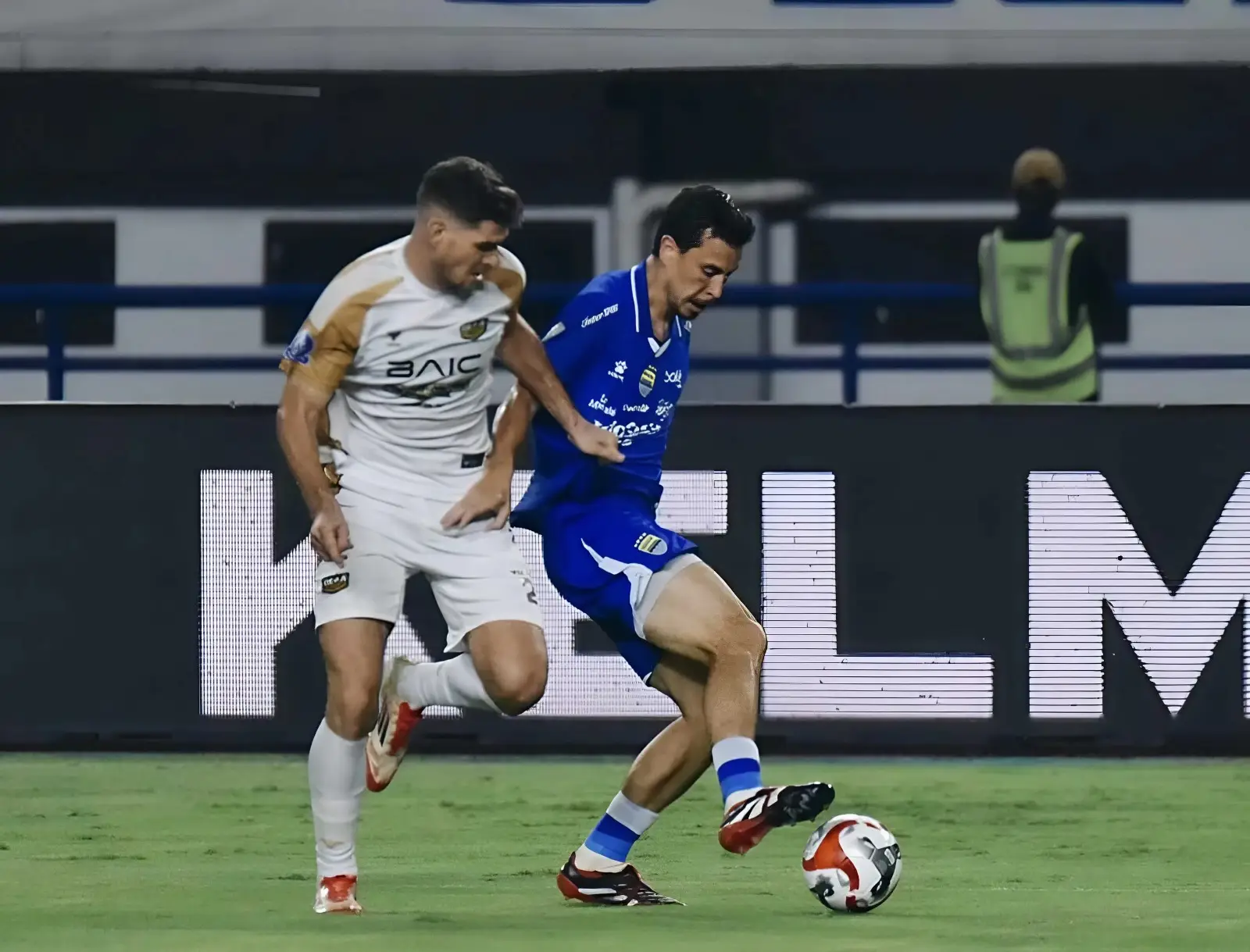 Persib Susah Payah Kalahkan Dewa United 1–0