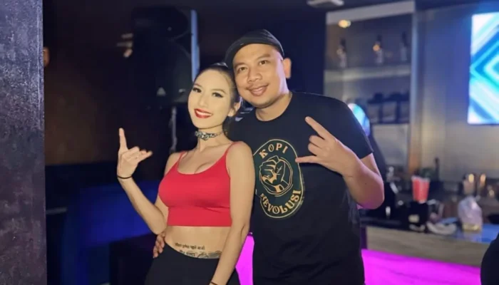 Puput Carolina Bikin Heboh Grand Opening Kopi Revolusi!