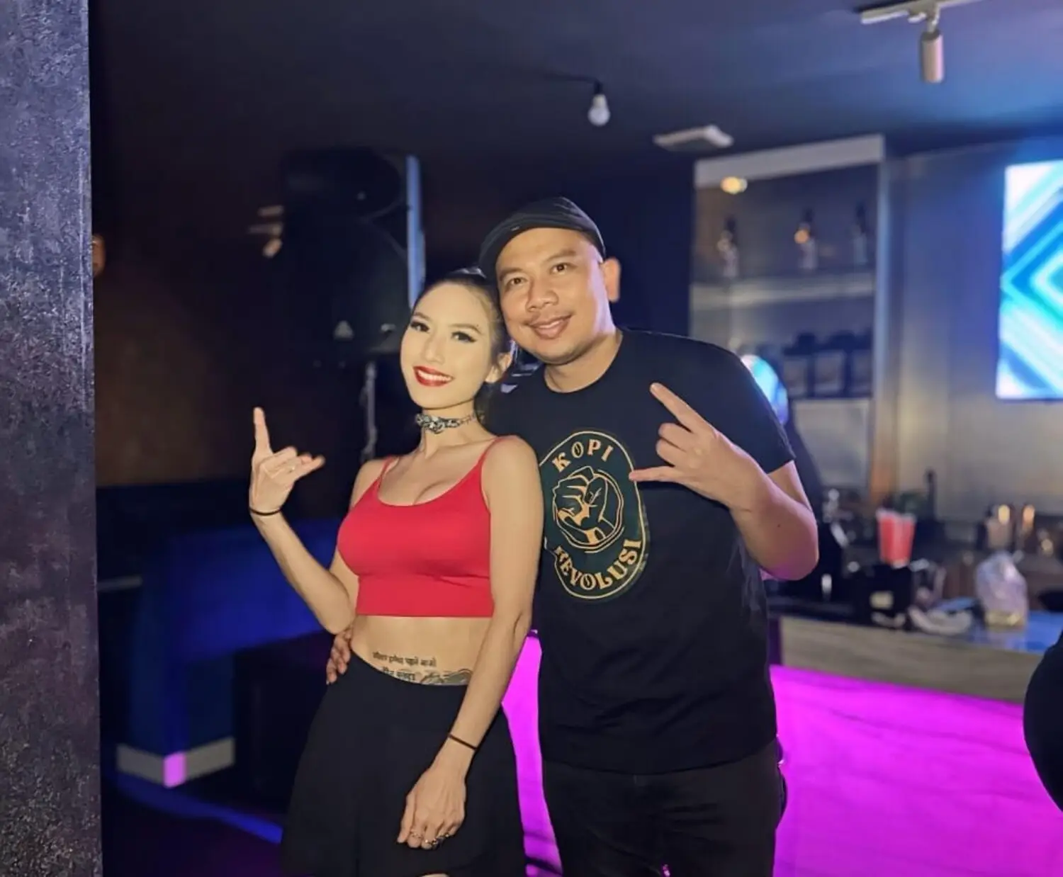 Puput Carolina Bikin Heboh Grand Opening Kopi Revolusi!