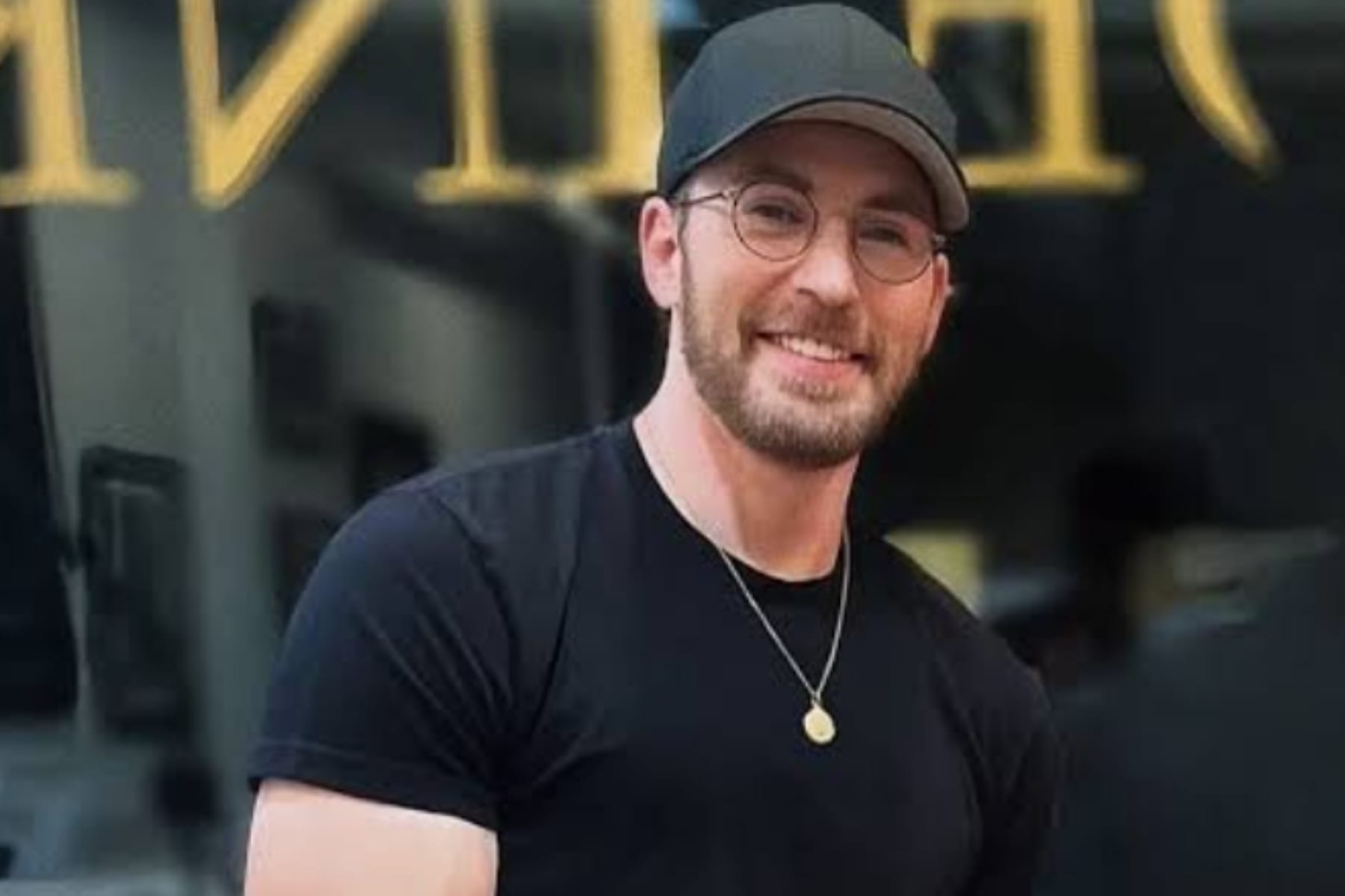 Rumor Panas Hollywood: Chris Evans Dituding Selingkuh Usai Jadi Ayah 1 Rumor Panas Hollywood: Chris Evans Dituding Selingkuh Usai Jadi Ayah