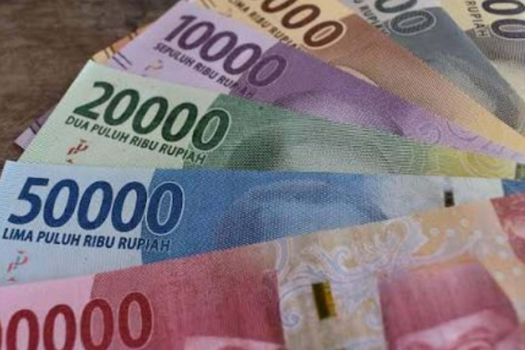 Rupiah Menguat Tipis, Pasar Tunggu Data Ekonomi AS Pasca-Shutdown 1 Rupiah Menguat Tipis, Pasar Tunggu Data Ekonomi AS Pasca-Shutdown