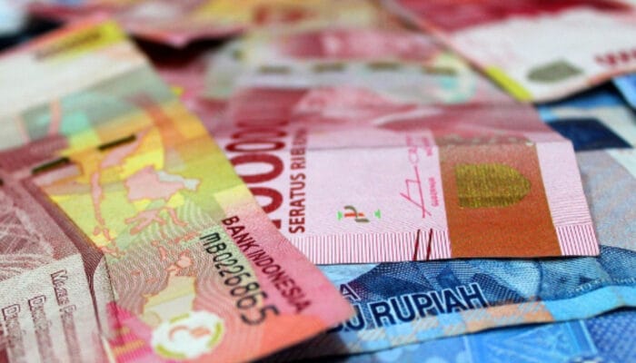 Rupiah Tertekan, The Fed Tahan Suku Bunga dan Defisit NPI Jadi Kombinasi Sentimen Negatif