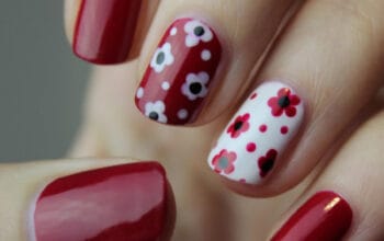 Tips Cantik: Cara Aman Melepas Kuku Palsu Tanpa Sakit