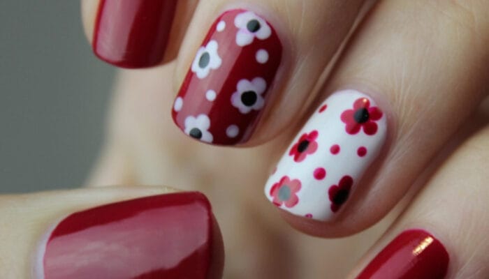 Tips Cantik: Cara Aman Melepas Kuku Palsu Tanpa Sakit