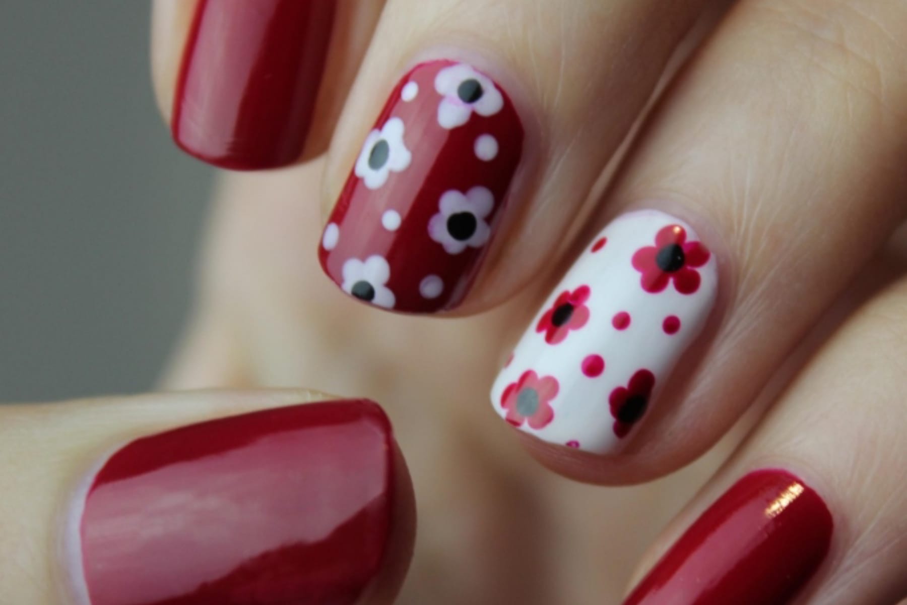 Tips Cantik: Cara Aman Melepas Kuku Palsu Tanpa Sakit