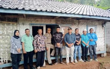 Viral Kakek di Rutilahu: Camat dan Polisi di Cianjur Turun Tangan 9 Viral Kakek di Rutilahu: Camat dan Polisi di Cianjur Turun Tangan