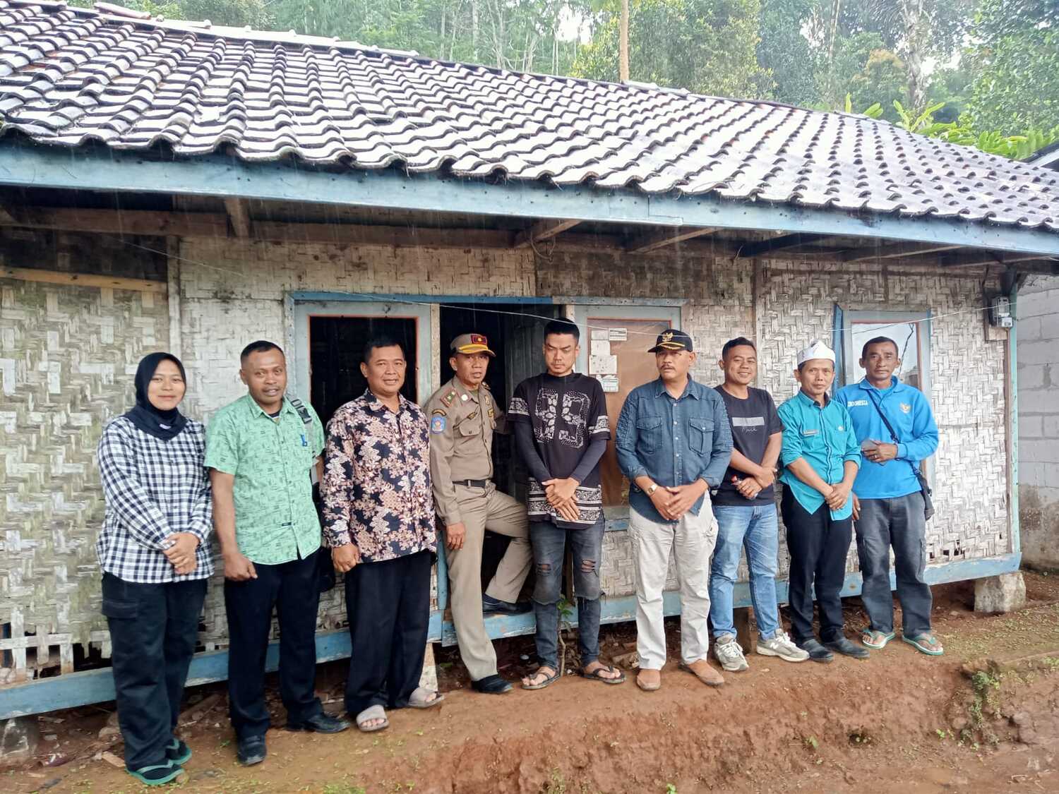 Viral Kakek di Rutilahu: Camat dan Polisi di Cianjur Turun Tangan