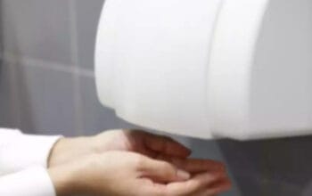 Waspada! Pengering Tangan Toilet Umum Menyedot "Awan Feses" dan Menyebarkan Bakteri
