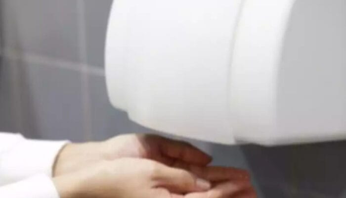 Waspada! Pengering Tangan Toilet Umum Menyedot “Awan Feses” dan Menyebarkan Bakteri