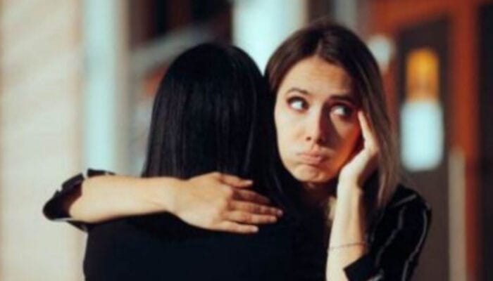 Waspada “Teman Bermuka Dua”: Kenali Tanda dan Jaga Jarak