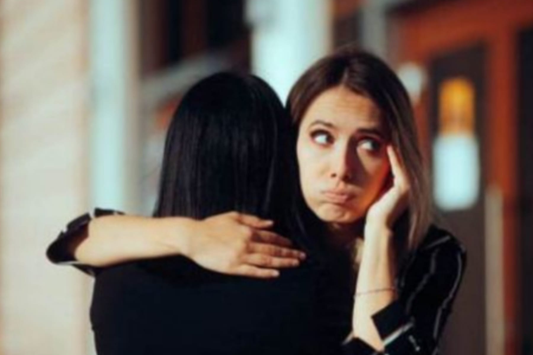 Waspada "Teman Bermuka Dua": Kenali Tanda dan Jaga Jarak