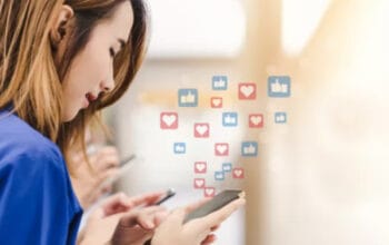 Bahaya 'Likes' dan FOMO: Tekanan Psikologis Media Sosial pada Remaja 3 Bahaya 'Likes' dan FOMO: Tekanan Psikologis Media Sosial pada Remaja