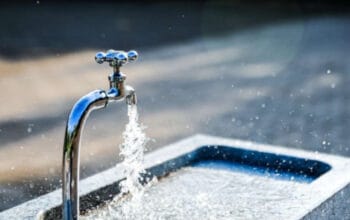 Bahaya Tersembunyi Krisis Air Bersih Bagi Kesehatan Keluarga 9 Bahaya Tersembunyi Krisis Air Bersih Bagi Kesehatan Keluarga