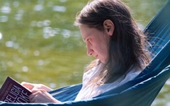 Berdamai dengan Realita: Mengapa Dunia Tak Selalu Memihak Kita?