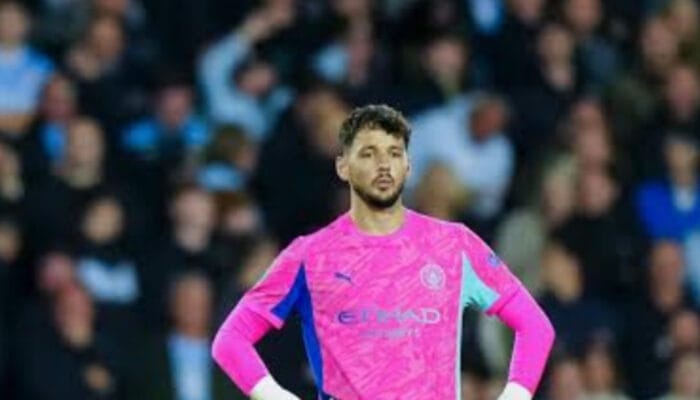 Guardiola Tegaskan James Trafford Bertahan di Man City