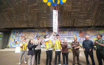 Hari Bakti PU ke-80, Wali Kota Sukabumi Resmikan Gapura Batas Kota dan Serahkan Bansos