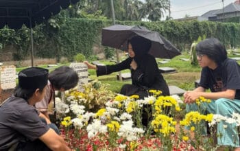 Karina Ranau Jelaskan Video Viral Epy Kusnandar Ingin Dimakamkan di Garut 3 Karina Ranau Jelaskan Video Viral Epy Kusnandar Ingin Dimakamkan di Garut