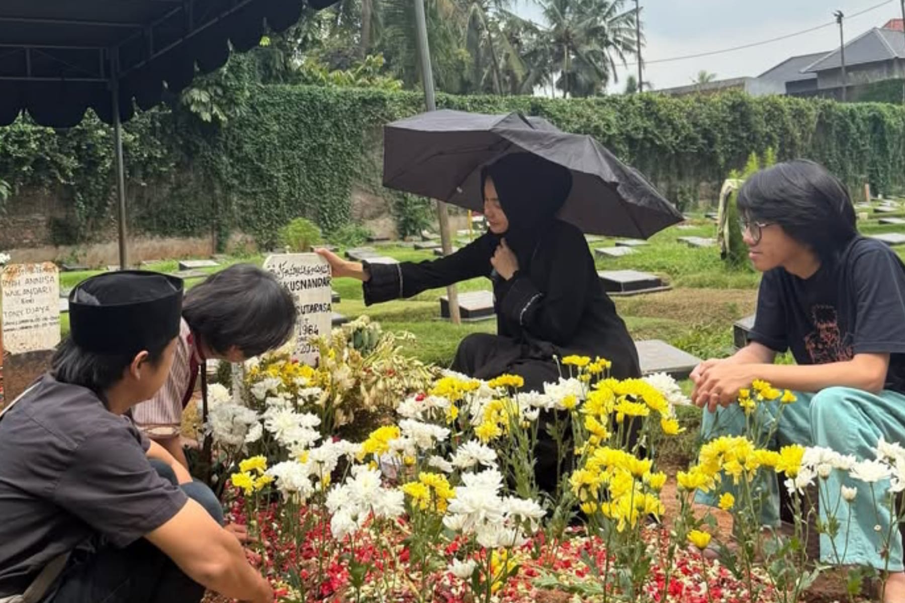 Karina Ranau Jelaskan Video Viral Epy Kusnandar Ingin Dimakamkan di Garut 1 Karina Ranau Jelaskan Video Viral Epy Kusnandar Ingin Dimakamkan di Garut