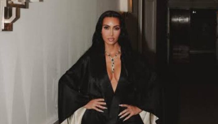 Kim Kardashian Dikecam PETA karena Hadiah Anak Anjing