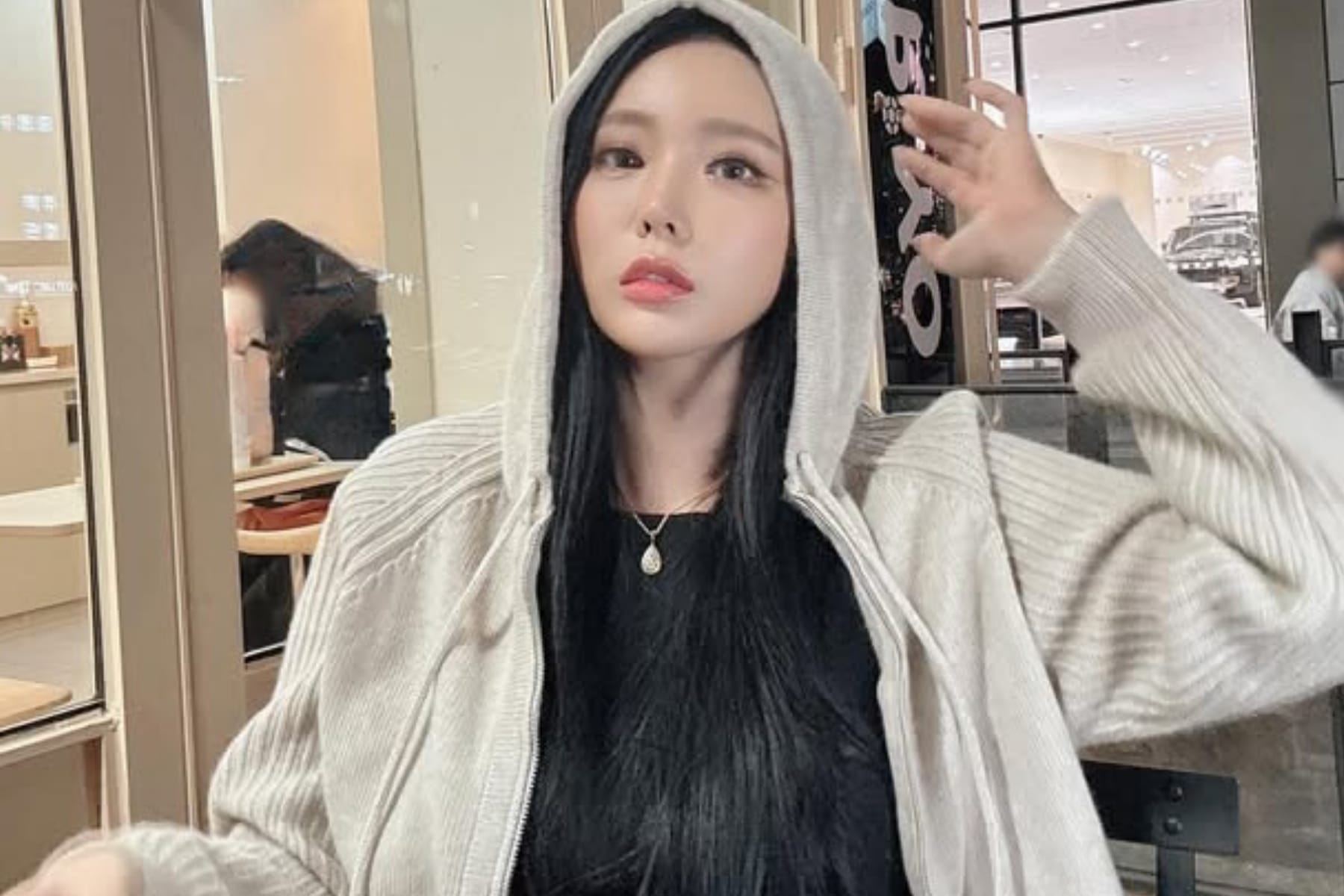 Klarifikasi Rumor: Hong Jin Young Bantah Keterlibatan dengan "Injection Aunt"