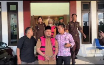 Korupsi Retribusi Tempat Wisata, Kejari Kota Sukabumi Tetapkan Kadis Porapar Jadi Tersangka 9 Korupsi Retribusi Tempat Wisata, Kejari Kota Sukabumi Tetapkan Kadis Porapar Jadi Tersangka