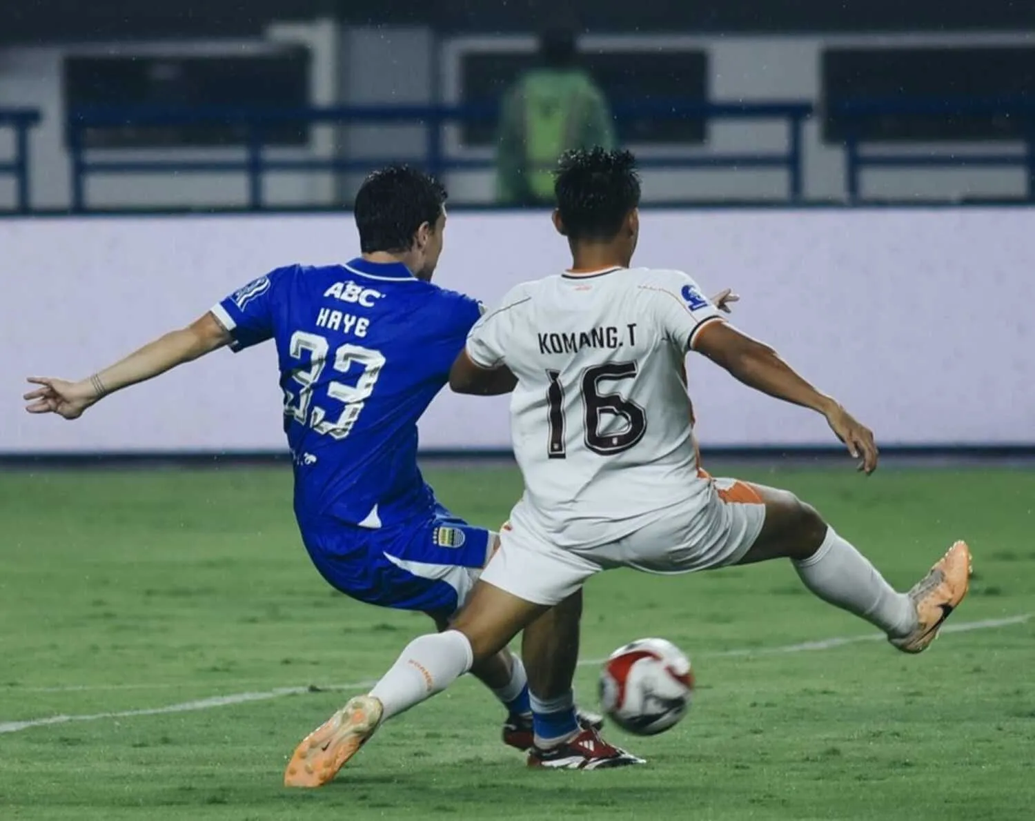 Lewat Laga Panas, Persib Paksa Borneo Tersungkur 3-1 1 Lewat Laga Panas, Persib Paksa Borneo Tersungkur 3-1