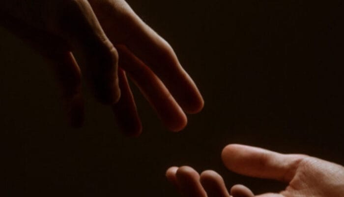 Mengapa Mengharapkan Balasan Justru Merusak Niat Tulus