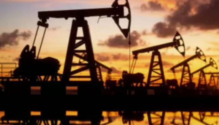 Pasar Minyak Global: Harga Stagnan Dikelilingi Kekhawatiran Surplus