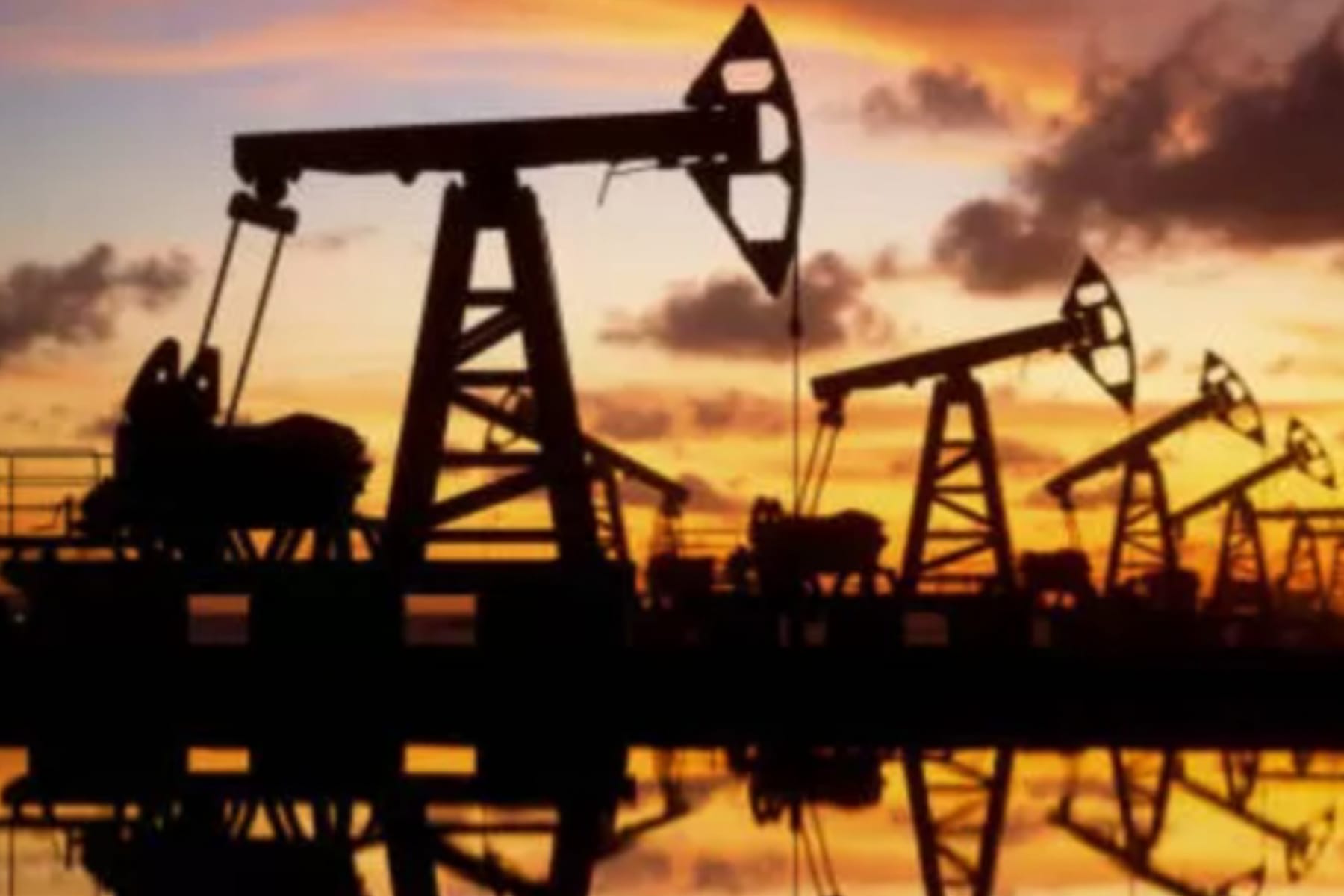 Pasar Minyak Global: Harga Stagnan Dikelilingi Kekhawatiran Surplus