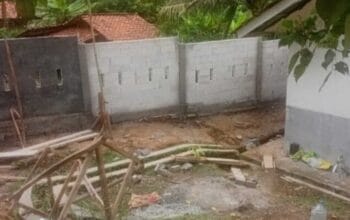 Pekerja Proyek Pemagaran SMAN I BBC Mengeluh Upah Kerja Belum Dibayar ?