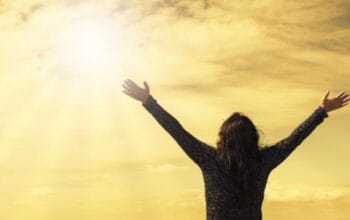 Pengorbanan di Balik Puncak Prestasi: Kunci Keberhasilan Sejati 11 Pengorbanan di Balik Puncak Prestasi: Kunci Keberhasilan Sejati