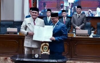 Perkuat Tata Kelola Lingkungan, Bupati Bogor dan DPRD Sahkan Perda Pengelolaan Sampah Jadi Perda