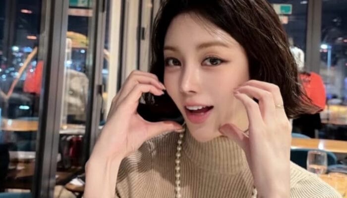 Pesona Visual Bak Boneka: Momen Hangat Lizzy Eks After School Rayakan Natal Bersama Keluarga