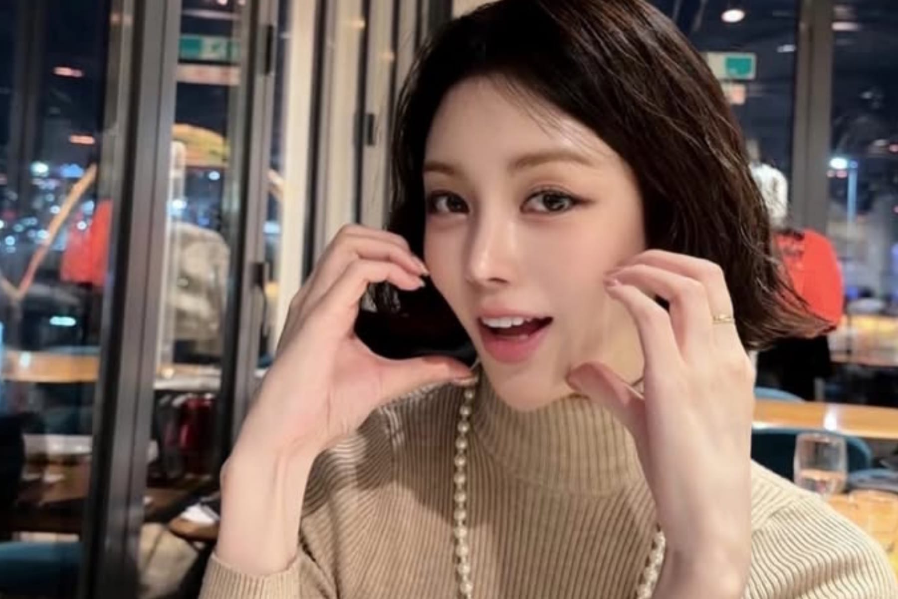 Pesona Visual Bak Boneka: Momen Hangat Lizzy Eks After School Rayakan Natal Bersama Keluarga