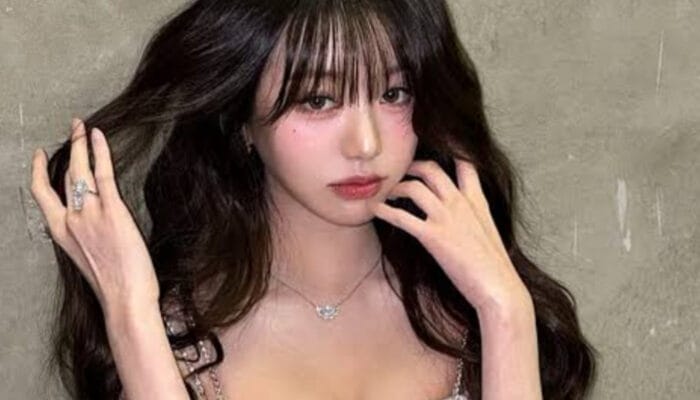 Pesona Visual Jang Won Young IVE Berubah Jadi ‘Santa Girl’ di SBS Gayo Daejeon