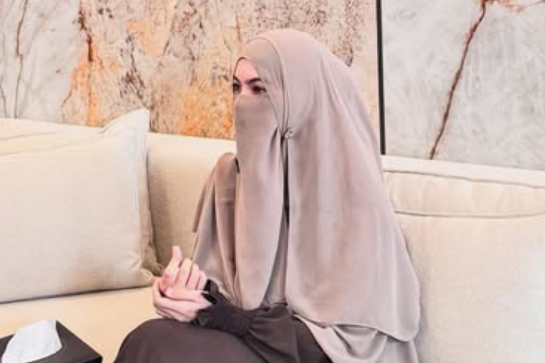 Pintu Maaf Terbuka, Jalur Hukum Tetap Berjalan: Sikap Wardatina Mawa Terhadap Inara Rusli 1 Pintu Maaf Terbuka, Jalur Hukum Tetap Berjalan: Sikap Wardatina Mawa Terhadap Inara Rusli