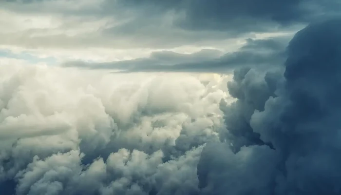 Prakiraan Cuaca Hari Ini di Jabar: Awan Tebal, Hujan Mengintai Sore Ini