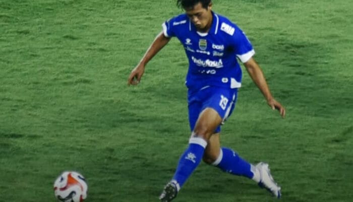Prediksi Persib vs PSM: Misi Kudeta Puncak Klasemen dan Kado 100 Laga Bojan Hodak
