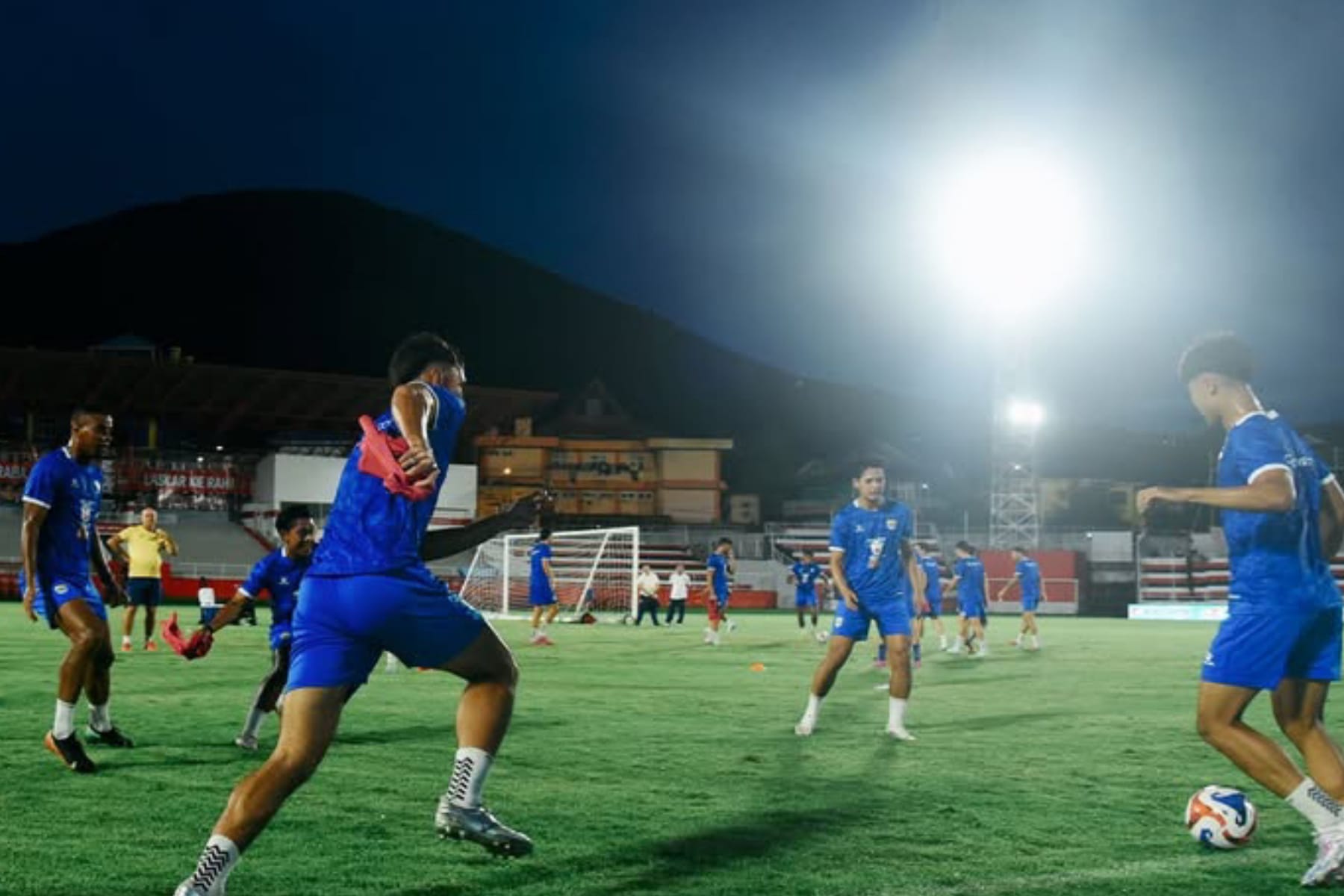 Prediksi dan Link Live Streming Malut United vs Persib, Siapa Raja Klasemen?