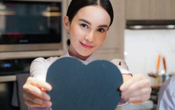 Reuni Romantis di Seoul: Kisah Ari Lasso dan Dearly Djoshua Dituding Gimik