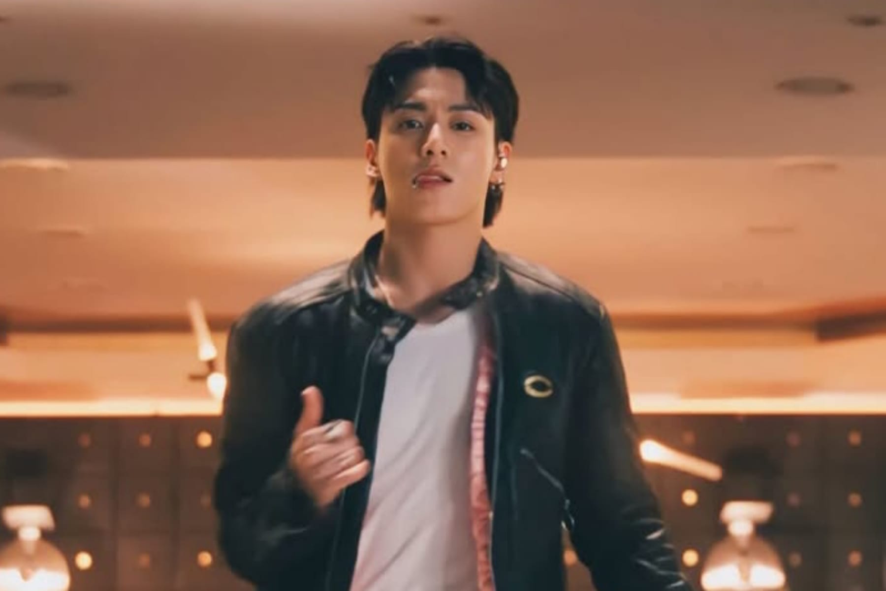 Rumor Asmara Tak Goyahkan Karier Jungkook: Resmi Jadi Duta Global Chanel Beauty 1 Rumor Asmara Tak Goyahkan Karier Jungkook: Resmi Jadi Duta Global Chanel Beauty