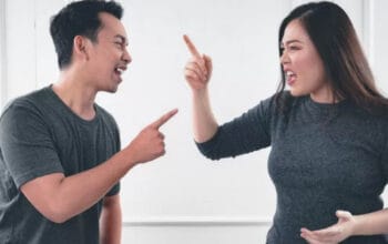 Seni Tidak Mudah Menghakimi Orang Lain