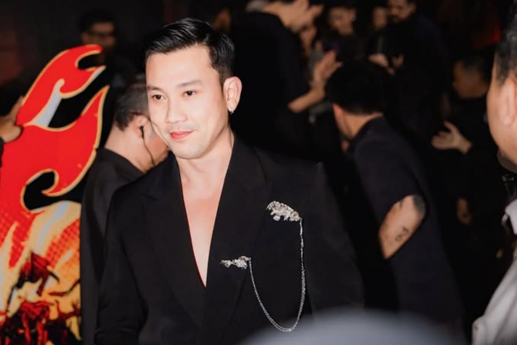 Solidaritas Selebritas: Donasi Miliaran Rupiah dan Gagasan Beli Hutan Pasca Bencana Sumatera 1 Solidaritas Selebritas: Donasi Miliaran Rupiah dan Gagasan Beli Hutan Pasca Bencana Sumatera