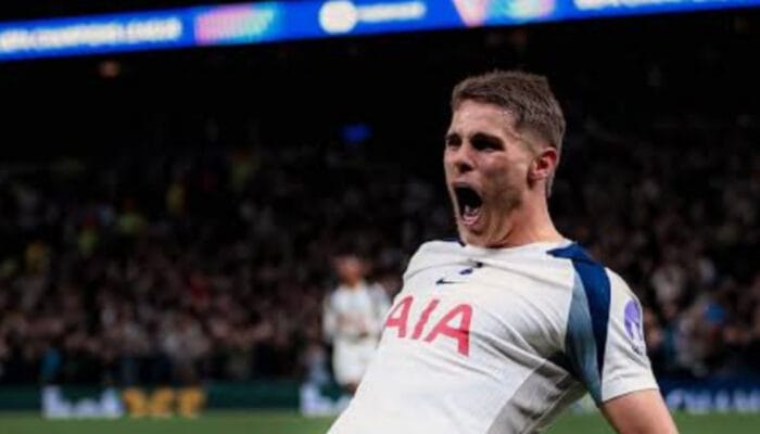 Spurs Prioritaskan Kontrak Baru Micky van de Ven ketimbang Pemain Baru