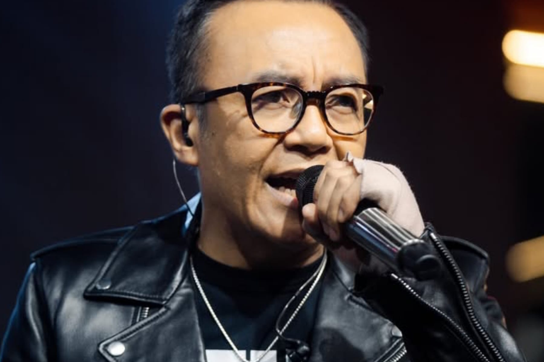 Tegas Bantah Putus: Ari Lasso Unggah Video Mesra untuk Ulang Tahun Dearly Djoshua 1 Tegas Bantah Putus: Ari Lasso Unggah Video Mesra untuk Ulang Tahun Dearly Djoshua